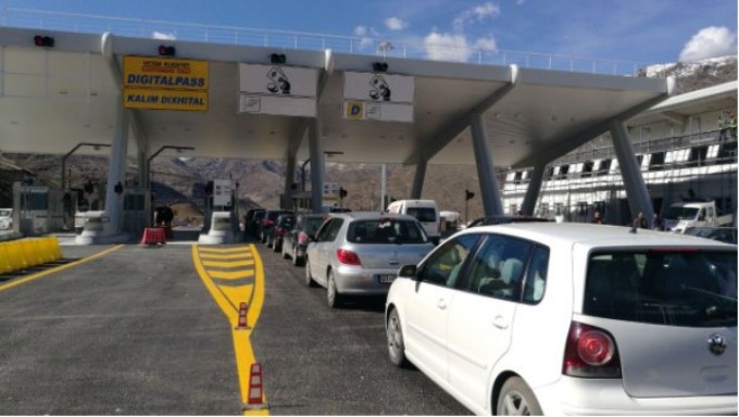 Gati sportelet, te henen kalim me pagese ne Rrugen e Kombit, dy pista per banoret e Kukesit